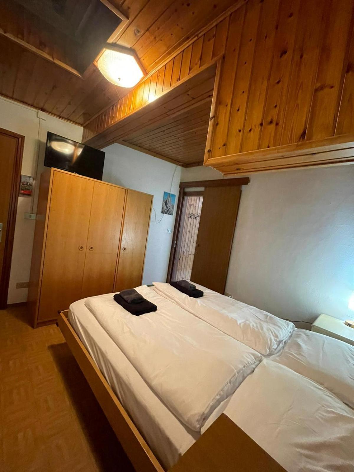 Picchio Rosso - Stanza Privata Con Bagno In Val Di Fassa Hotel Pera Exterior foto